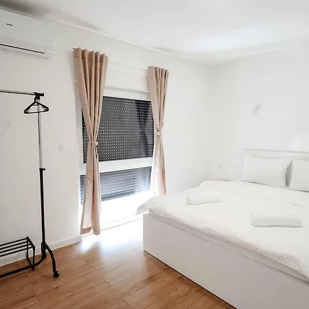 Hotel Perla Jezera 3*